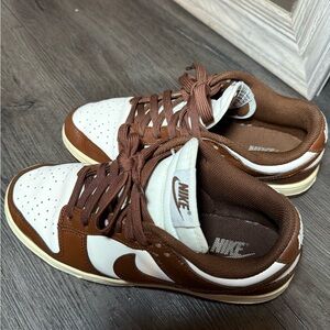 NIKE low dunks (BROWN)